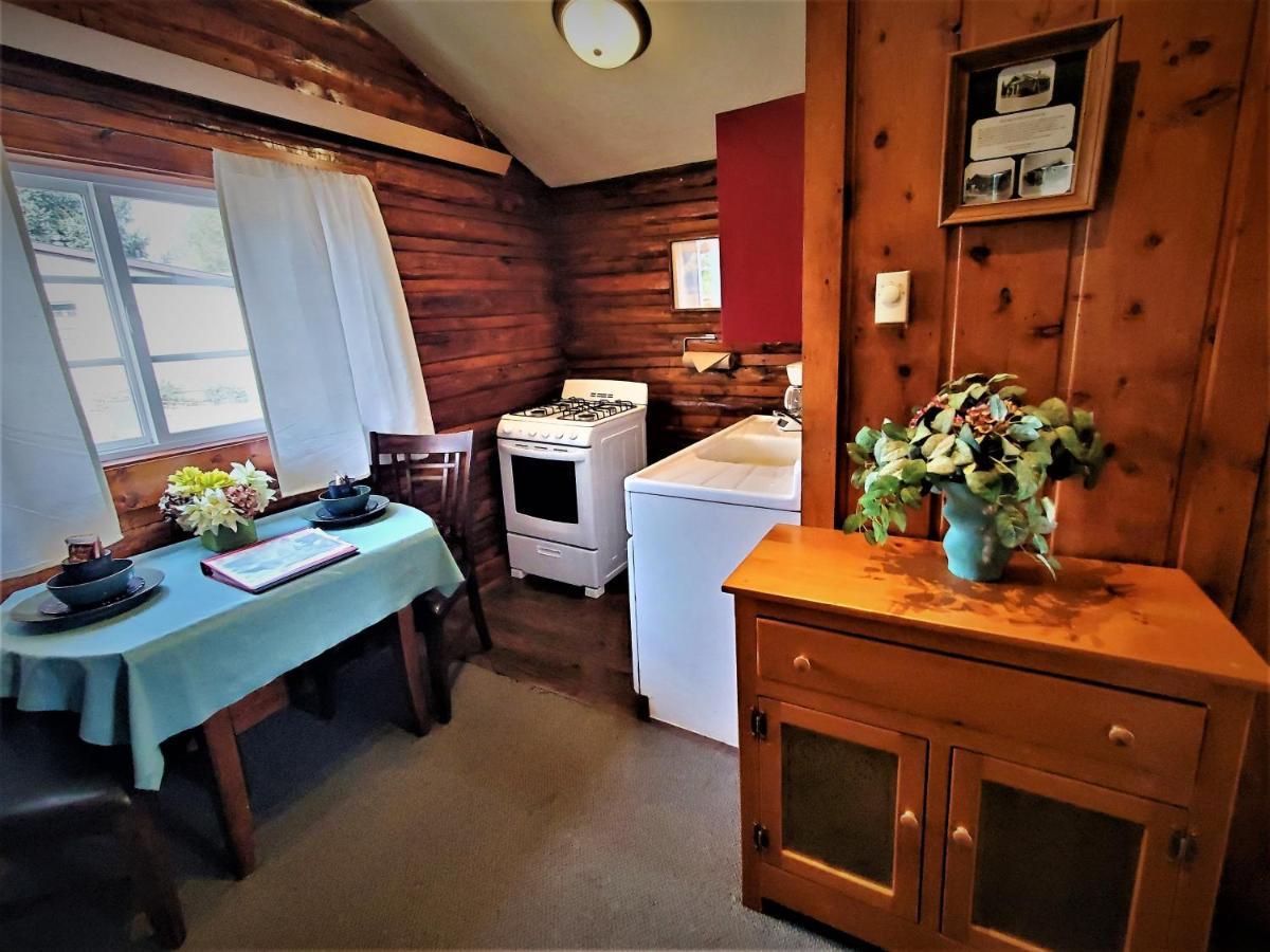 Log Lodge *